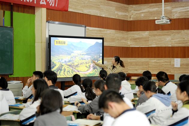以“地”为题，以“理”相聚，共探地理之妙，共研高考之道——成都市2019年高三地理分科会在棠外成功举行 