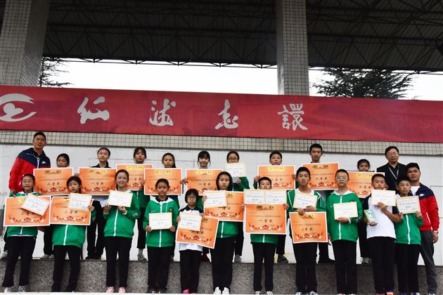 棋逢对手 斗智斗勇——记我校初一新生五子棋比赛