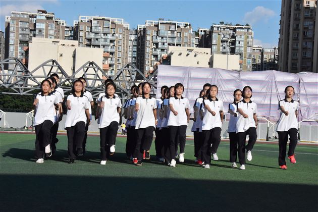 我校高中部队列队形跑操比赛成功举行