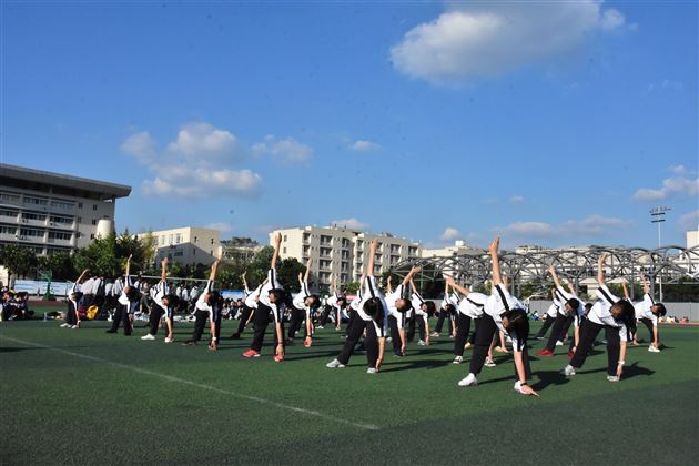 我校高中部队列队形跑操比赛成功举行