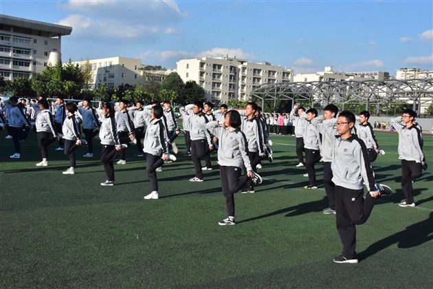 我校高中部队列队形跑操比赛成功举行
