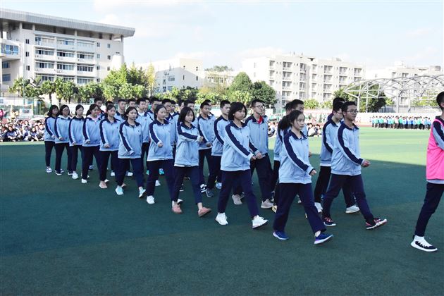 我校高中部队列队形跑操比赛成功举行
