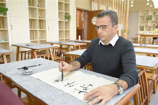 友好交往 开创未来——成都棠湖外国语学校接待法国ASSOMPTION中学师生代表团来访系列报道（一）