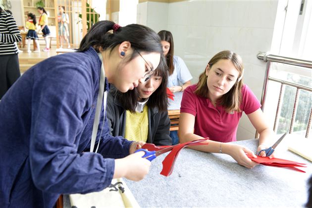 友好交往 开创未来——成都棠湖外国语学校接待法国ASSOMPTION中学师生代表团来访系列报道（一）