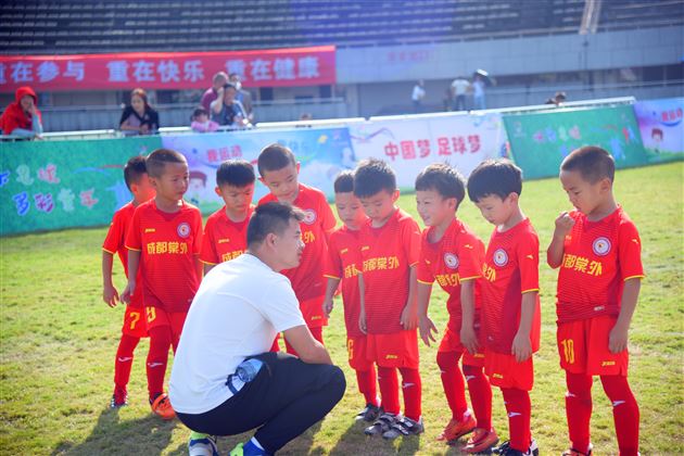 足球小将，再创辉煌——热烈祝贺棠外实验幼儿园夺得2019四川省第二届体育活动展示大会幼儿足球比赛冠军