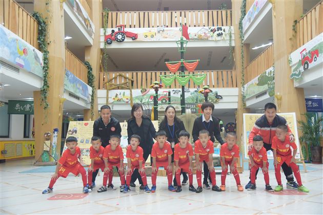 足球小将，再创辉煌——热烈祝贺棠外实验幼儿园夺得2019四川省第二届体育活动展示大会幼儿足球比赛冠军