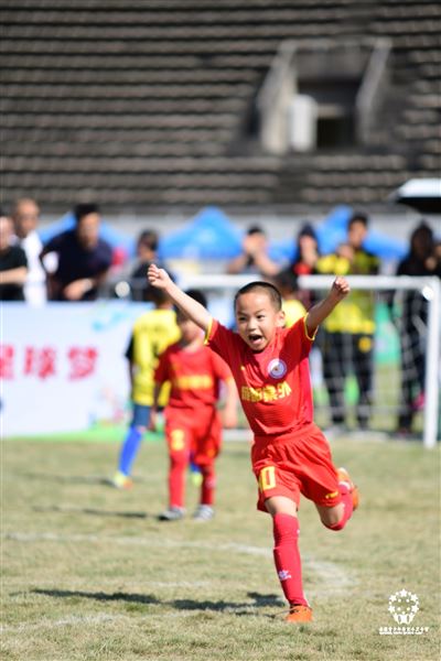 足球小将，再创辉煌——热烈祝贺棠外实验幼儿园夺得2019四川省第二届体育活动展示大会幼儿足球比赛冠军