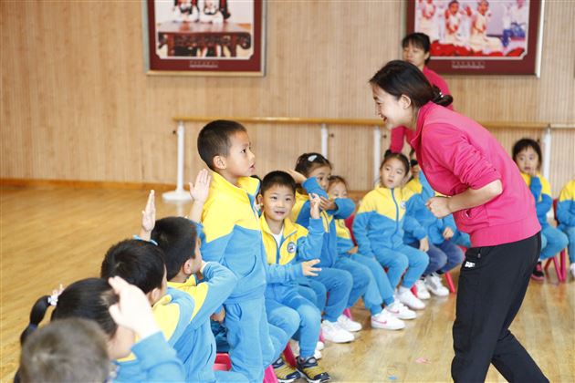 分享交流 共促成长——夹江县名师工作室教师团来园参观交流