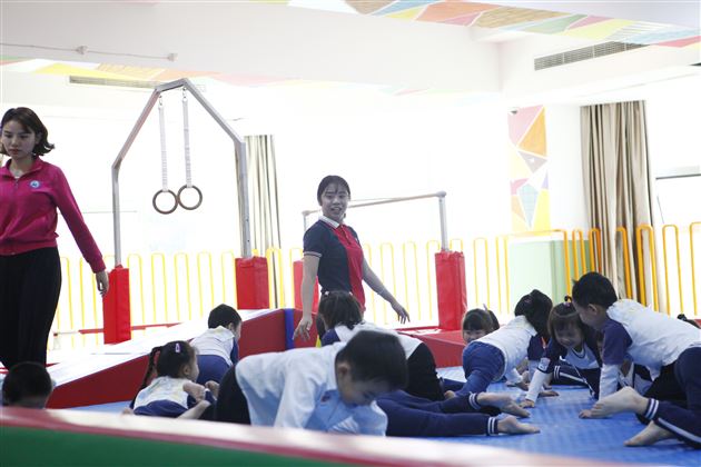 分享交流 共促成长——夹江县名师工作室教师团来园参观交流