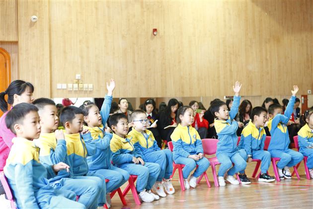 分享交流 共促成长——夹江县名师工作室教师团来园参观交流