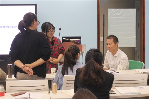 我校初中政治组袁成老师为西藏自治区优秀青年教师解答疑惑