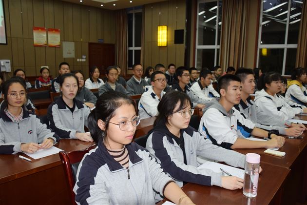 传民族精神，应时代召唤，扬青春风采——我校高中部第十六期学生团员第一次团校团课培训圆满举行