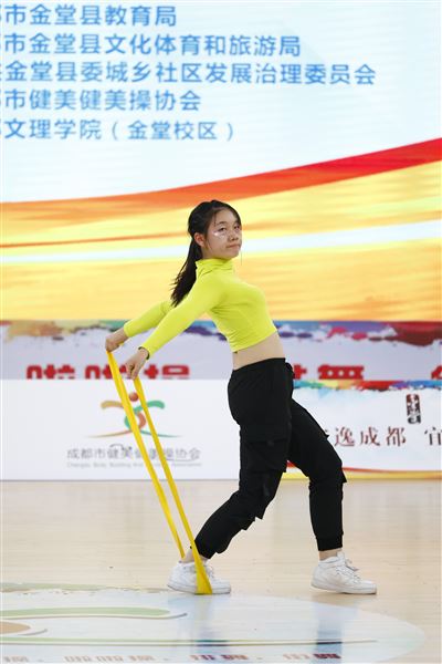 千锤百炼铸就巾帼气质  一举双冠尽展名校风采——我校高中健美操队勇夺成都市健美操大赛双冠