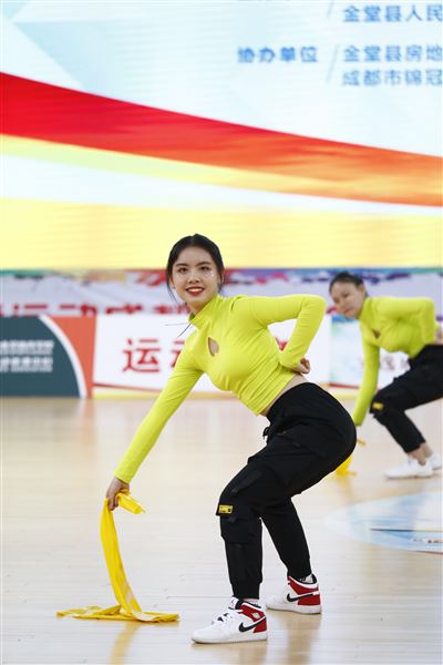 千锤百炼铸就巾帼气质  一举双冠尽展名校风采——我校高中健美操队勇夺成都市健美操大赛双冠