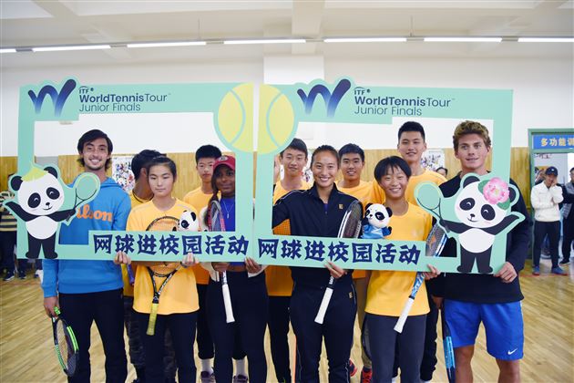 过瘾！与国际顶尖青少年选手同场竞技——国际网联世界巡回赛青少年年终总决赛进校园活动进棠外
