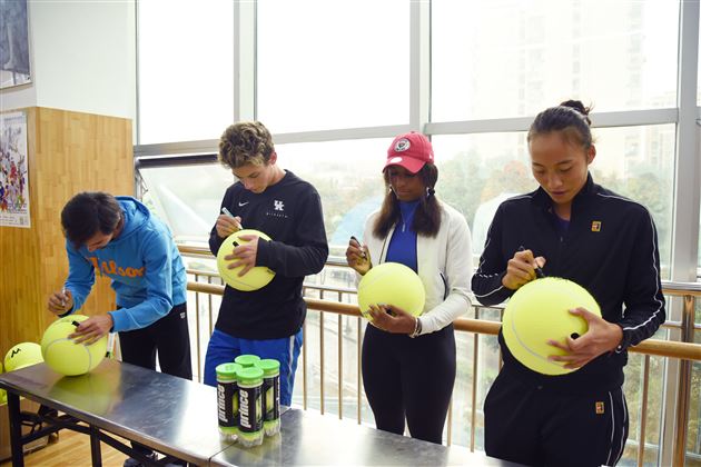 过瘾！与国际顶尖青少年选手同场竞技——国际网联世界巡回赛青少年年终总决赛进校园活动进棠外