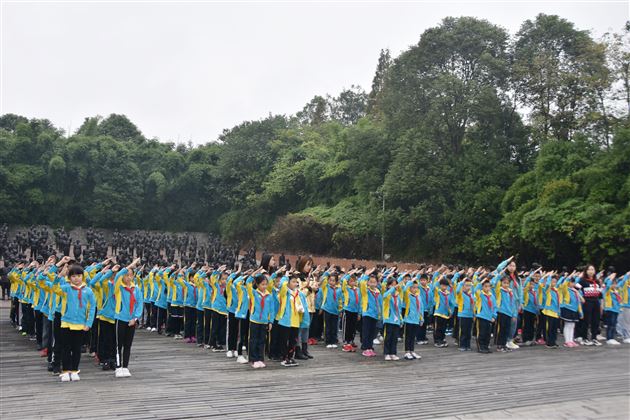 筑梦七十华诞 致敬时代英雄——我校附小在建川博物馆隆重举行建队日活动