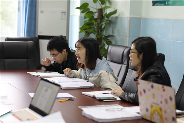 以教育科研促进教师成长——记“王济名师工作坊”第七次会议