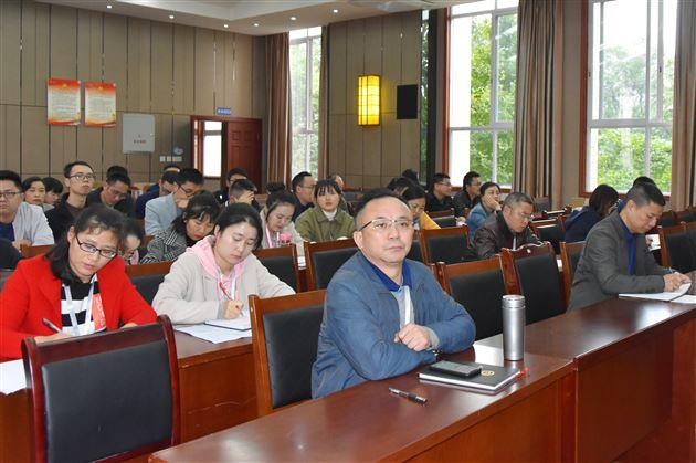 师徒结对 薪火相传——高中部举行班主任“青蓝工程”师徒结对活动