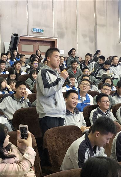 专家、学生互动图