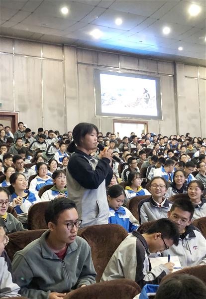 专家、学生互动图