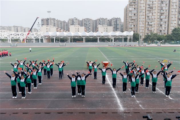 我校附小成功举行集体项目趣味运动会