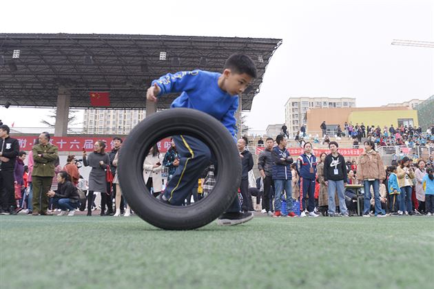 我校附小成功举行集体项目趣味运动会