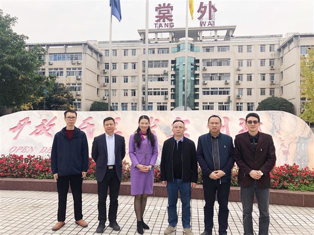 打造“卓越班级” 教育因我而美丽——记棠外修身大讲堂之覃丽兰老师讲座