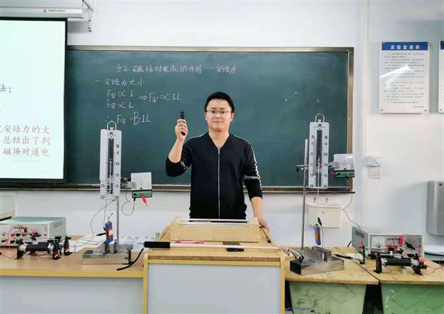 以“教—学—评一致性”为理念，落实物理学科核心素养——我校教师邓天煜为双流区高二物理教研会献课