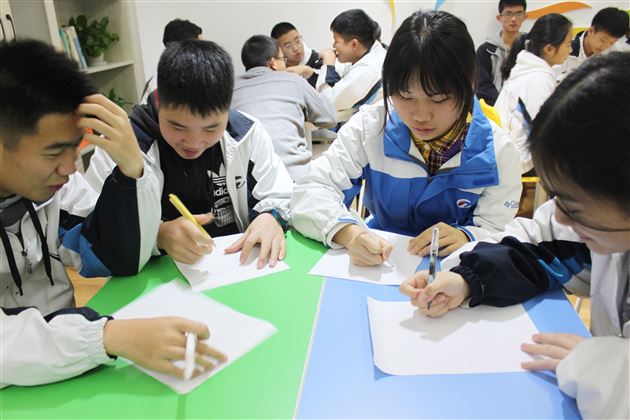 积极应对压力——棠外初2017级开展心理团体辅导活动