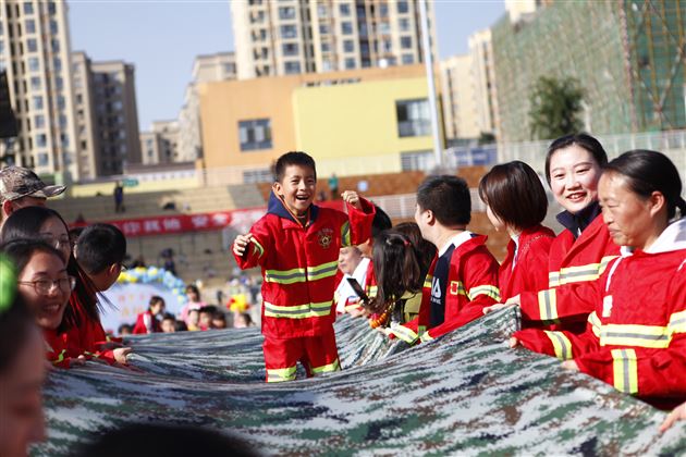 消防总动员 勇敢拼向前——棠外实验幼儿园2019年消防主题亲子运动会