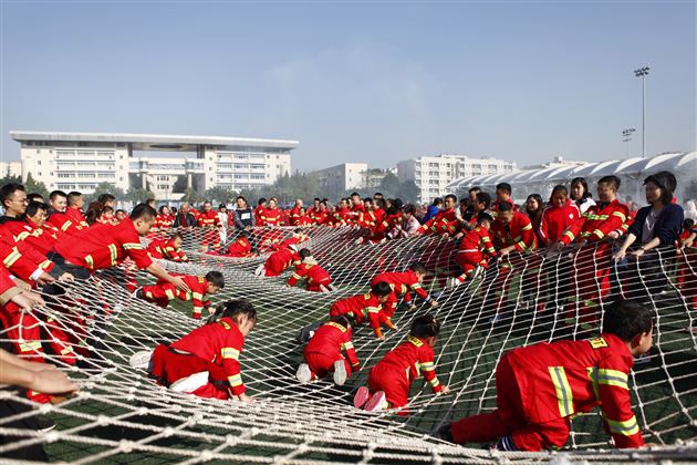 消防总动员 勇敢拼向前——棠外实验幼儿园2019年消防主题亲子运动会
