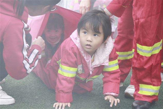 消防总动员 勇敢拼向前——棠外实验幼儿园2019年消防主题亲子运动会