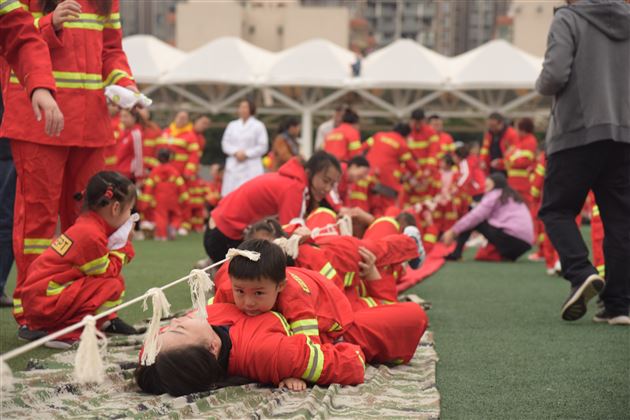 消防总动员 勇敢拼向前——棠外实验幼儿园2019年消防主题亲子运动会