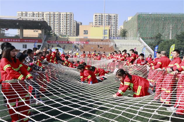 消防总动员 勇敢拼向前——棠外实验幼儿园2019年消防主题亲子运动会