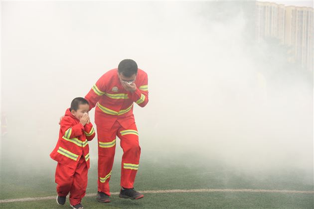 消防总动员 勇敢拼向前——棠外实验幼儿园2019年消防主题亲子运动会