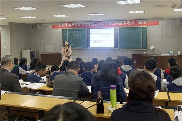 王芳老师上课照片