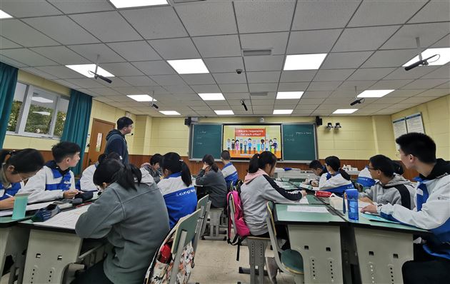 我校高中外语“芬芳名师工作室”进行研修成果汇报暨初高中外语联合教研