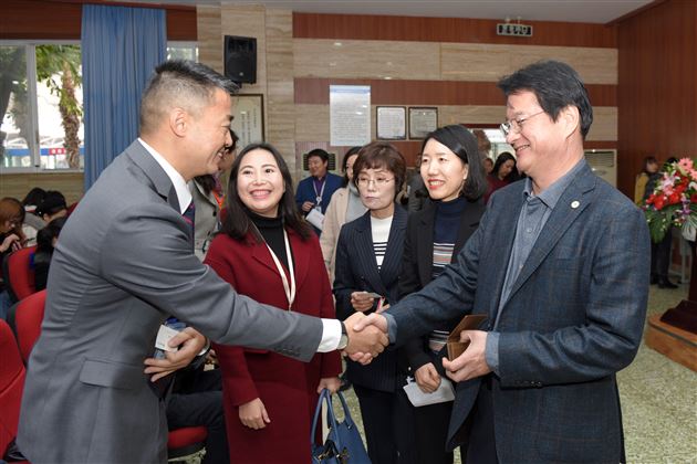 国际对话 听见棠外声音 棠外自信 走向国际舞台——成都市国际理解教育课程研究实验学校（基地）年度学术交流研讨会在我校隆重举行