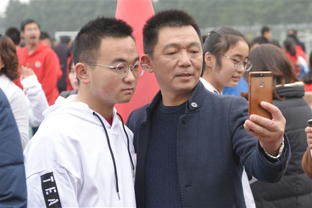 书生意气 挥斥方遒 怀揣梦想 一路前行——棠外高2017级举行高三成人仪式暨成都市“一诊”动员大会