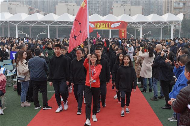 书生意气 挥斥方遒 怀揣梦想 一路前行——棠外高2017级举行高三成人仪式暨成都市“一诊”动员大会