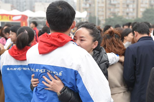 书生意气 挥斥方遒 怀揣梦想 一路前行——棠外高2017级举行高三成人仪式暨成都市“一诊”动员大会