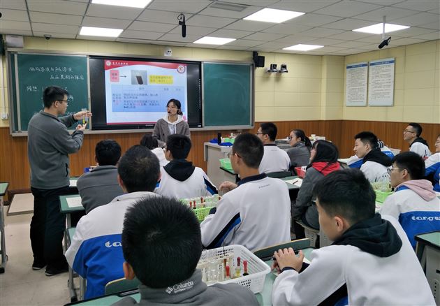 我校高中化学教研组邀请成都市教研员邓玉华老师作指导