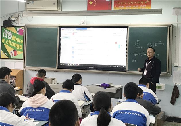 我校高中化学教研组邀请成都市教研员邓玉华老师作指导