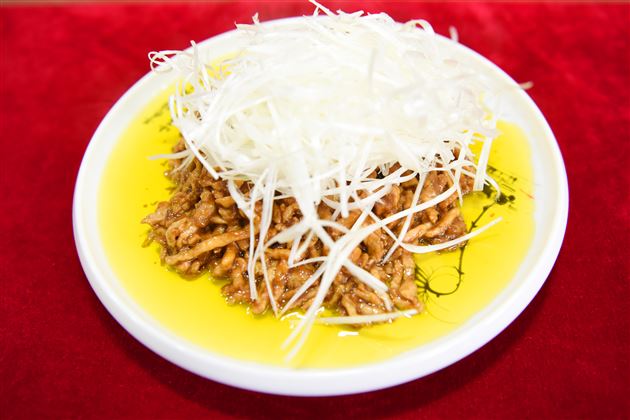 煎炒烹煮出世间百味  油盐酱醋蕴生活真谛——我校举行首届“餐厅厨师技能大赛暨师生厨艺展示活动”