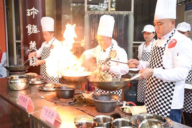 煎炒烹煮出世间百味  油盐酱醋蕴生活真谛——我校举行首届“餐厅厨师技能大赛暨师生厨艺展示活动”