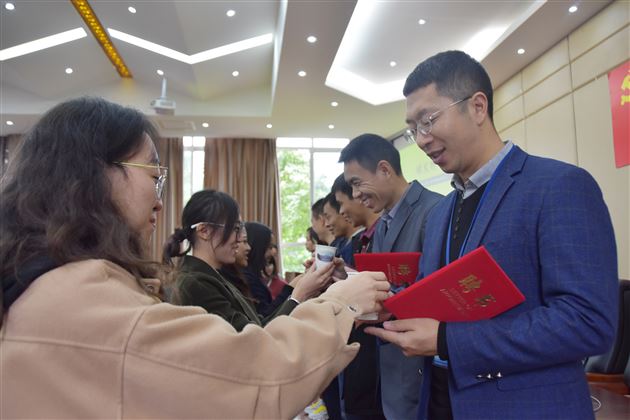 师徒结对共成长 青蓝携手铸辉煌