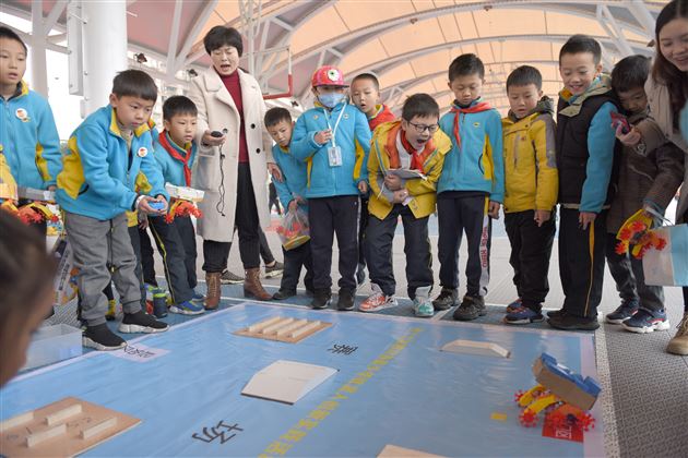 速手竞技 人机共舞——我校附小举行第二届校内机器人竞赛