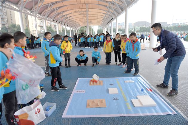 速手竞技 人机共舞——我校附小举行第二届校内机器人竞赛