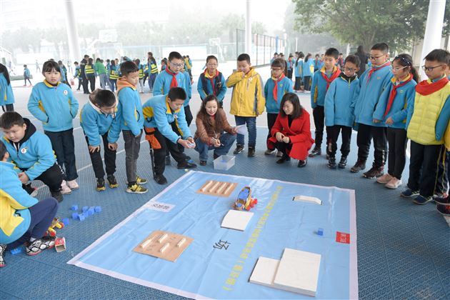 速手竞技 人机共舞——我校附小举行第二届校内机器人竞赛